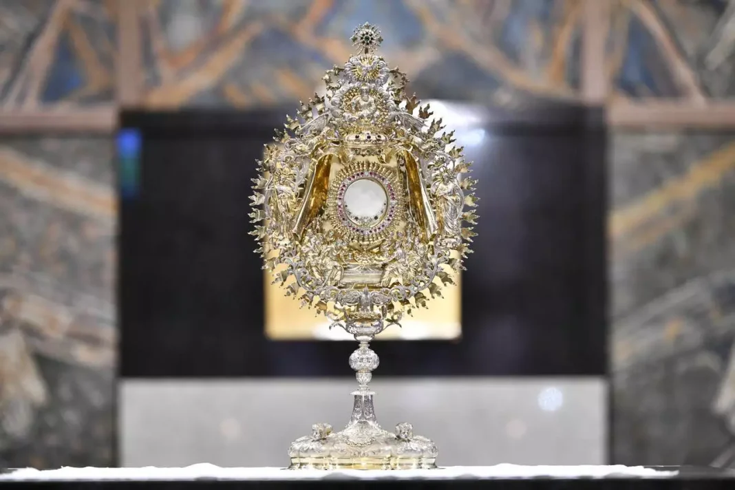 Adoracao_ao_Santissimo_-_Corpus_Christi_no_Santuario_-864108_1280-853-0-0